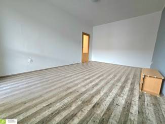 Nezariadený 3 izbový byt s nepriechodnými izbami, Estónska ulica